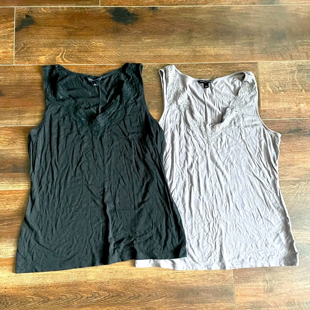 Bundle Banana Republic sleeveless detailed V - Neck shirts Size L.